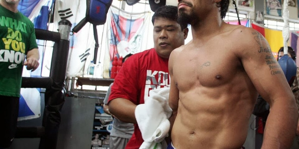 Manny Pacquiao se ha involucrado con las artes marciales mixtas al comprar acciones de la compañía ONE FC